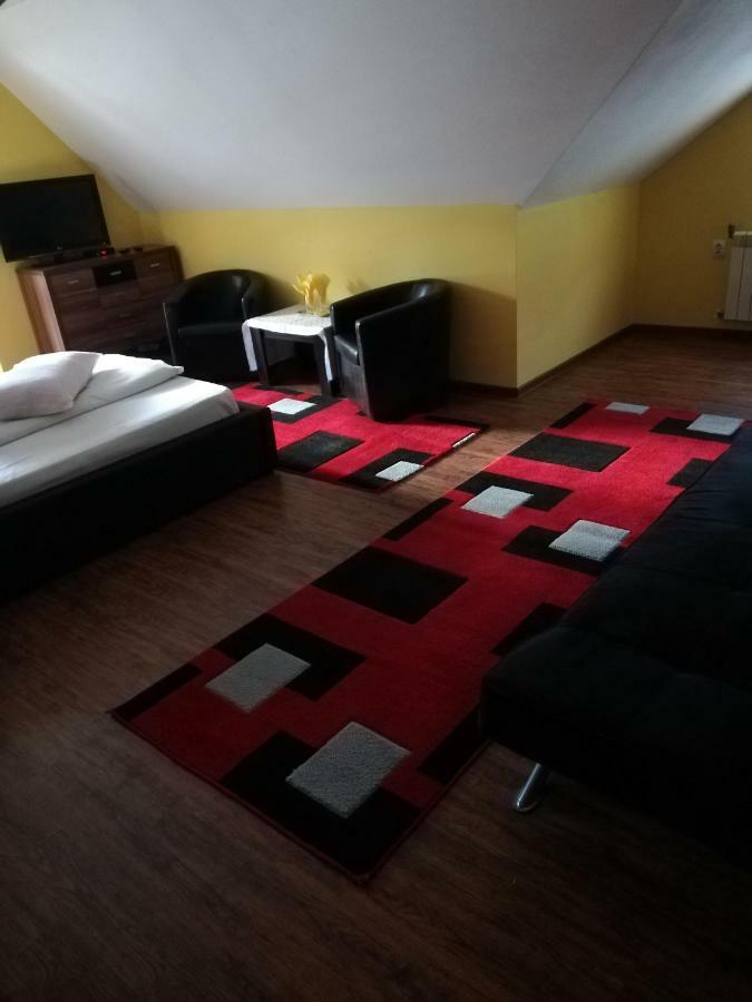 Pension, Camping & Biker Station Zur Deutschen Eiche Ciocanesti Extérieur photo